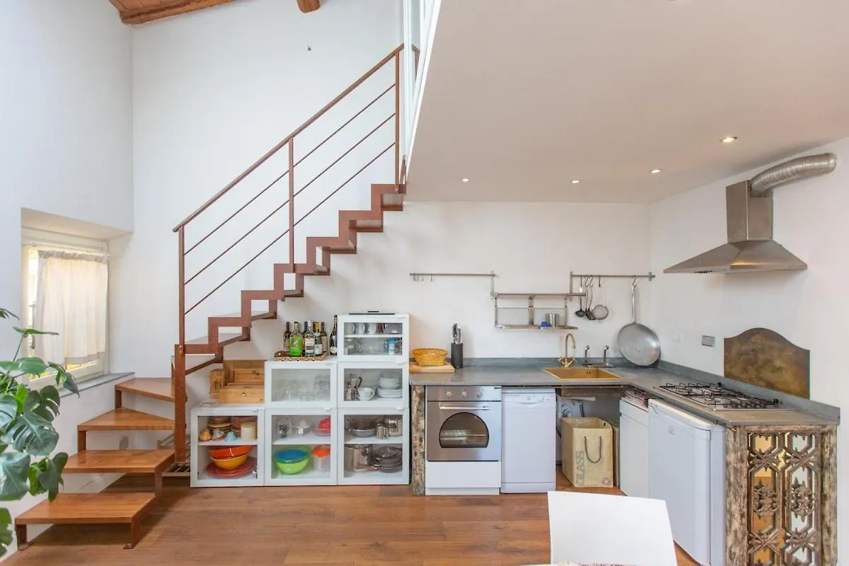 Cozy Apartment In San Frediano Florence