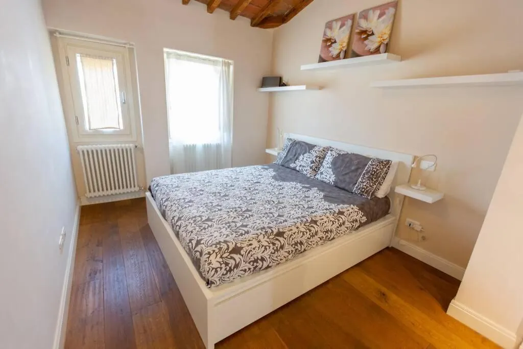 Cozy Apartment In San Frediano Φλωρεντία 0*,  Ιταλία